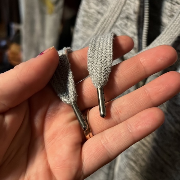 90 degrees sleeveless hooded zip up - Picture 3 of 7